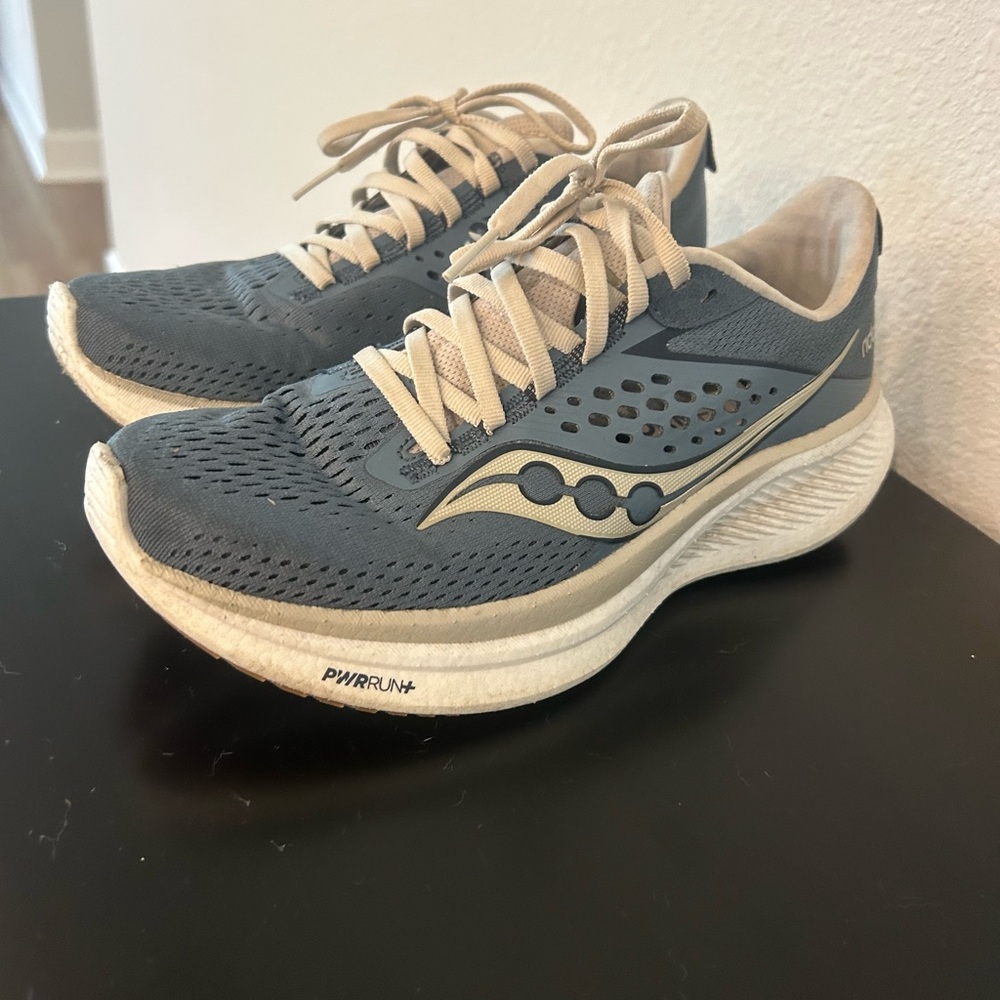 Saucony Women's Blue and Beige Ride 17 Athletic Shoes